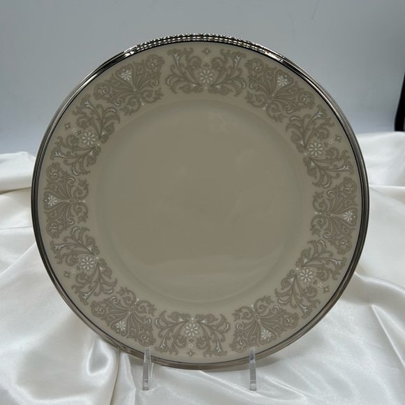 Lenox Snow Lily Salad Plate - Picture 1 of 4